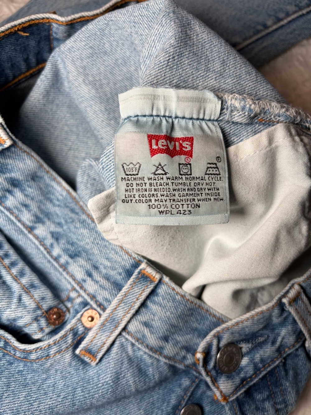 90s Vintage Levi’s 501 med wash - Picture 15 of 16
